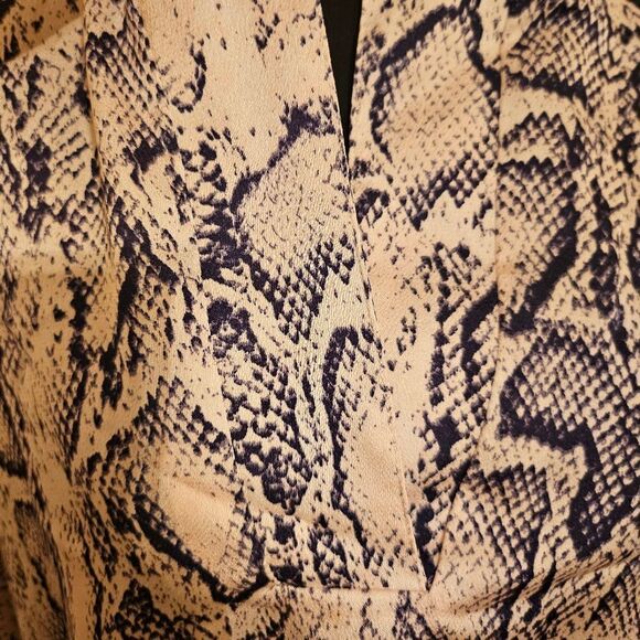Gracia Snakeskin light pink and navy blouse - Picture 5 of 9